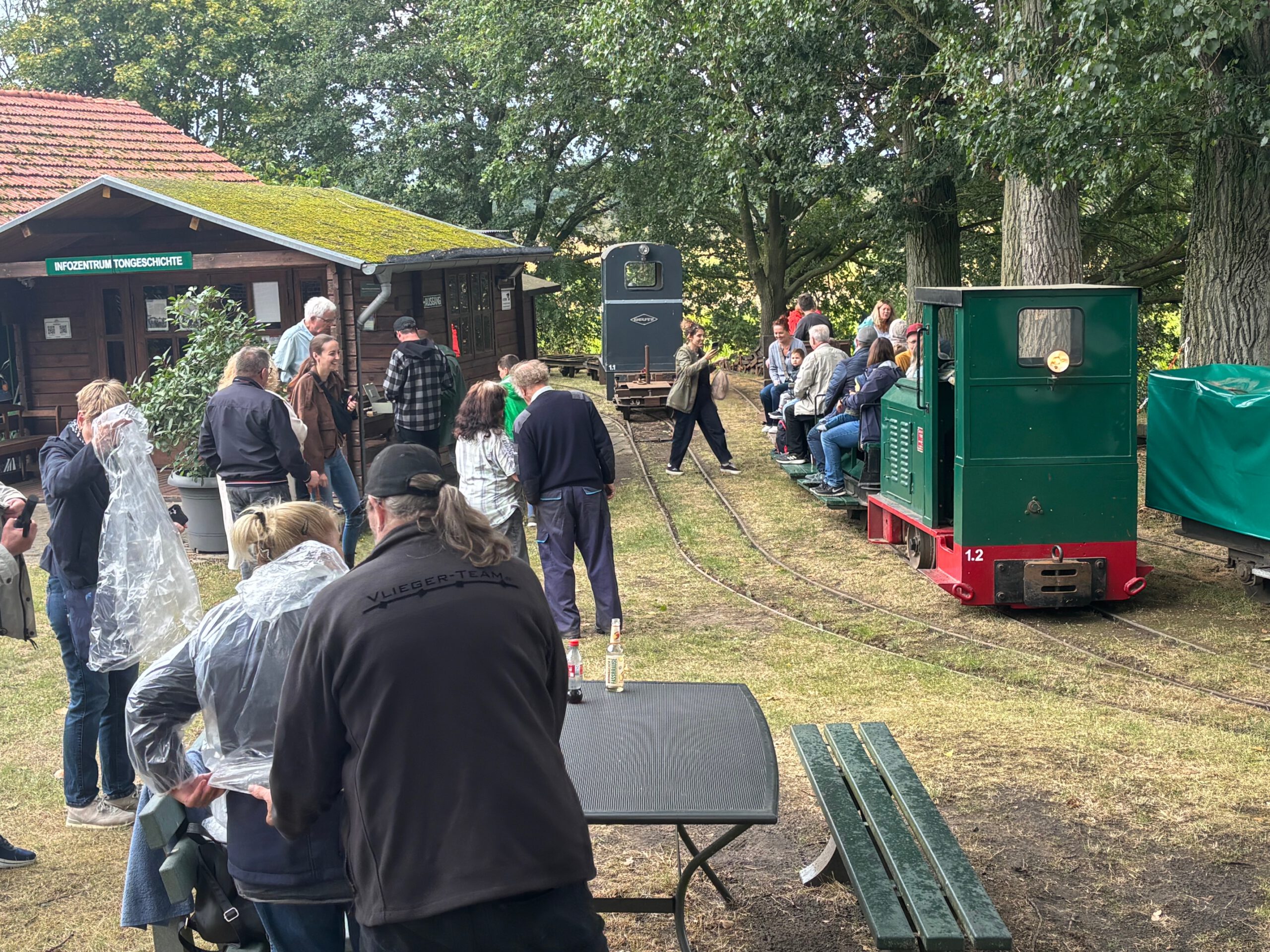 Nostalgietour mit Oldtimerbus und Feldbahn – Bild 4