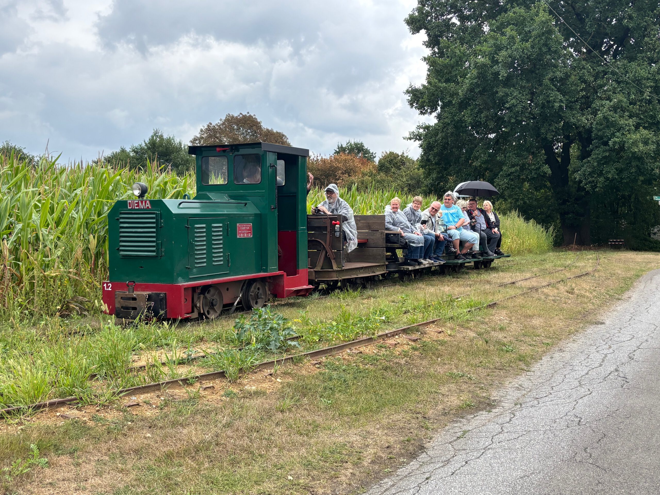 Nostalgietour mit Oldtimerbus und Feldbahn – Bild 2